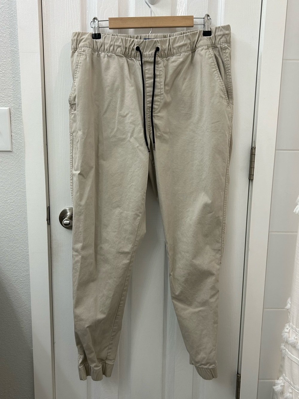 Old Navy Men’s Khaki Drawstring Jogger Pants